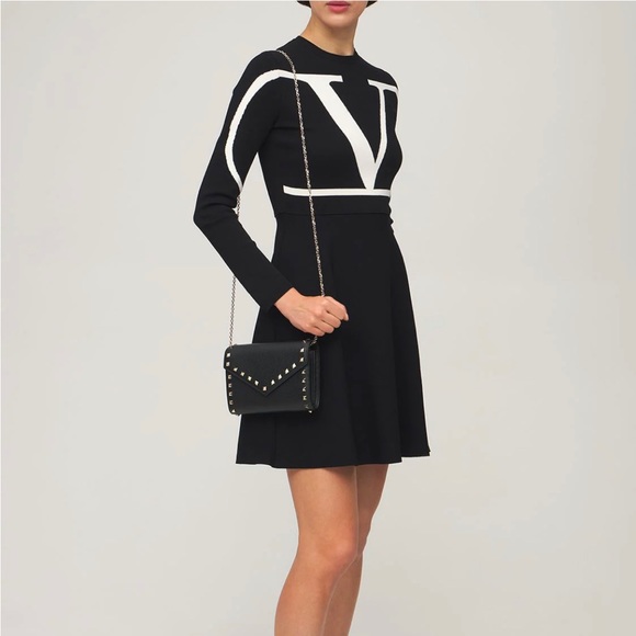 Authentic Valentino Rockstud Wallet on Chain bag - Picture 2 of 9